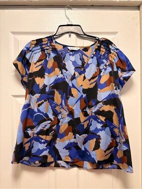 Nine West Abstract Floral V-Neck Blouse in Blue & Tan